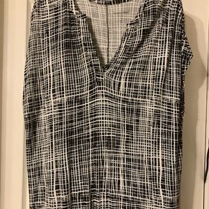 This blouse is long. Size 22/24